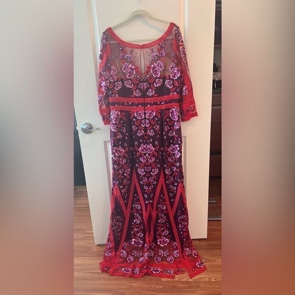 Marchesa Notte Wine Floral Lace Gown - Picture 9 of 16